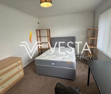 4 bedroom semi-detached house to rent - Photo 6