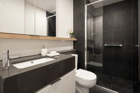 Stylish Garden Apartment in Boutique Elwood Setting - Photo 4