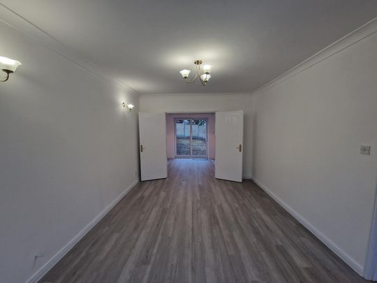 College Green, Yeovil - Photo 1