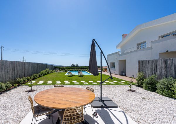 MORADIA T4 PRÓXIMO AO MAGOITO - SINTRA - SÃO JOÃO LAMPAS - CONDOMÍNIO FECHADO E VISTA MAR