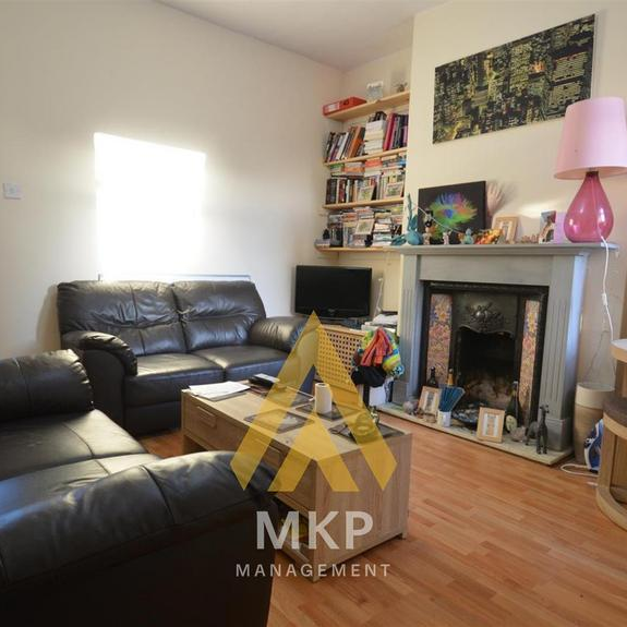 4 bedroom terraced house to rent - Photo 1