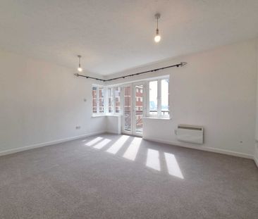 Neptune Square, Ipswich - Photo 1