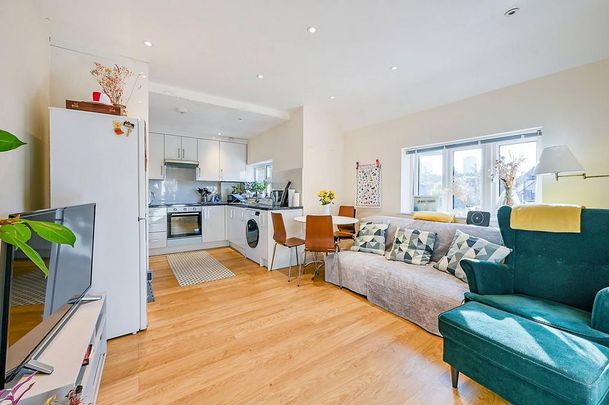 3 bedroom flat to rent - Photo 1