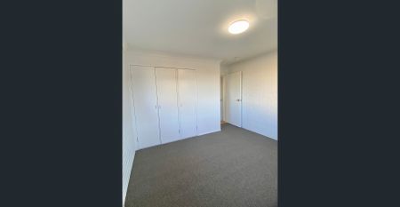 Newly renovated duplex in prime location - Water bills included! - Photo 2