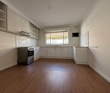 36 Guilfoyle Avenue, Coburg North VIC 3058 - Photo 5