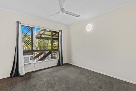 SPACIOUS FAMILY HOME IN A QUIET, CONVENIENT LOCATION - Photo 3