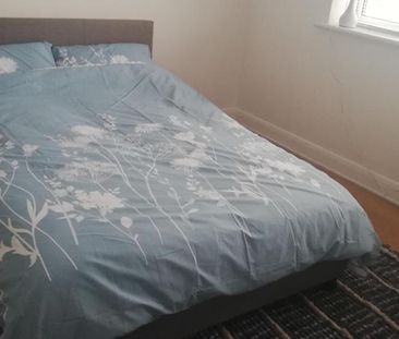 Large double room in newly renovated flat in the heart of Streatham... - Photo 3