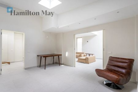 Nowoczesny dom o powierzchni użytkowej 280 m2 z dwoma tarasami i ogrodem w Wilanowie - Zdjęcie 4