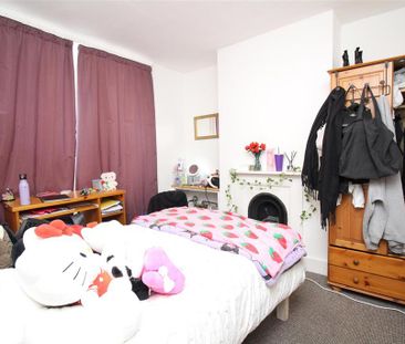 4 bedroom terraced house to rent - Photo 4