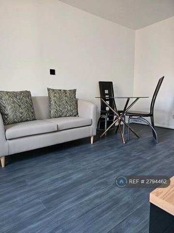 1 bedroom flat to rent - Photo 2