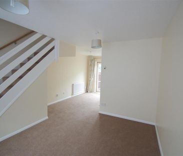 2 bedroom end of terrace house to rent - Photo 2