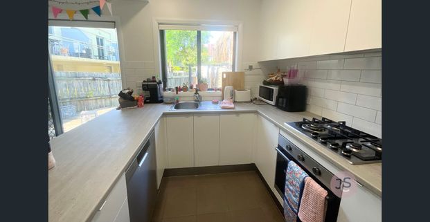 Modern Townhouse Living in Mayfield - Photo 1