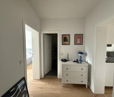 Von privat: renovierte, helle 1,5-Zimmer-Wohnung mit Einbauküche - Photo 1