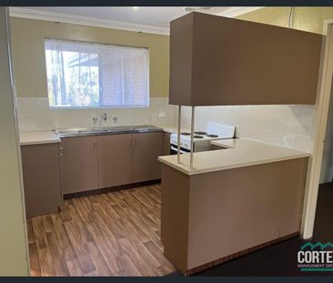 Low-Maintenance Living in Spearwood! - Photo 2