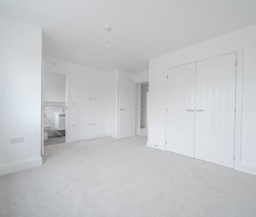 3 bedroom semi-detached house to rent - Photo 4