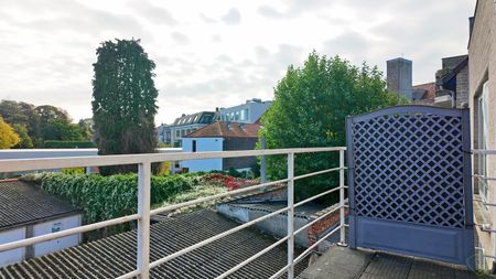 Gezellig en energiezuinig appartement met terras in centrum Eeklo! - Photo 2
