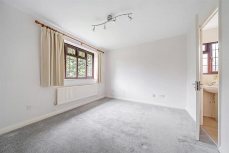 5 bedroom detached house to rent - Photo 3