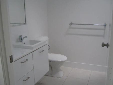 “PET FRIENDLY! NEAR NORTH LAKES!” - Photo 5