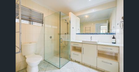 LARGE HOME WITH EXTRA KITCHEN, RUMPUS & BATHROOM DOWNSTAIRS! - Photo 3