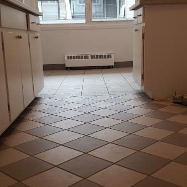 3 1/2 Rénové Chauffé/Eau Chaude/Entrée Laveuse et Sècheuse 1 AVRIL 2026 - Photo 4