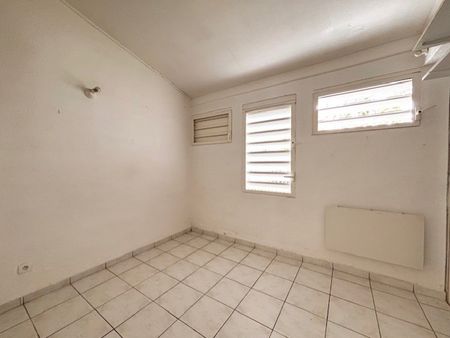 Location Maison 4 pièces 79m² LES ABYMES 97139 - Photo 3