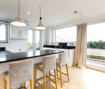 2 bedroom penthouse to rent - Photo 4