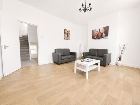 2 Bed Maisonette, Portway, E15 - Photo 2