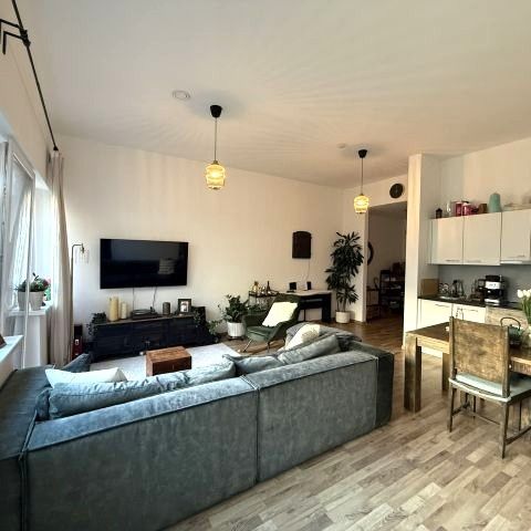 Geräumige Erdgeschosswohnung mit Terrasse, Lift und Garagenplatz - Photo 1