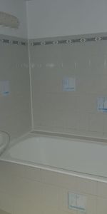 Location Appartement 2 pièces 41m² MONT DE MARSAN 40000 - Photo 4