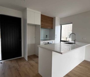 Near new 3 bedroom 2.5 bathroom on Divich - Photo 1