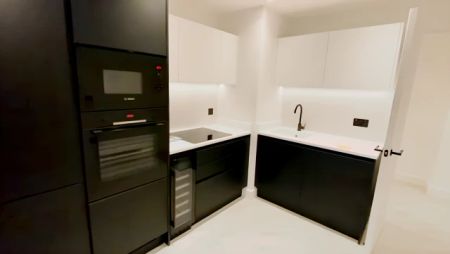 1 Bedroom 1 bathroom - Photo 2