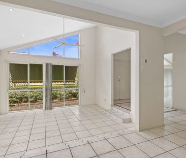 Spacious Family Living in a quiet Location - Photo 1