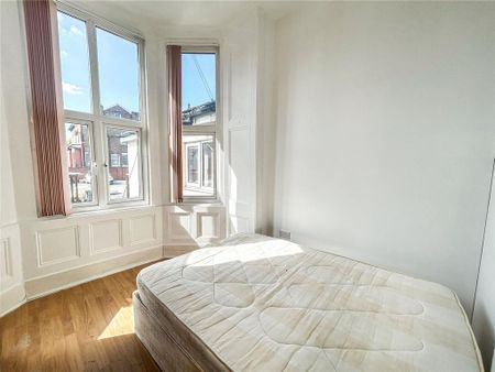 10 bedroom detached house to rent - Photo 5