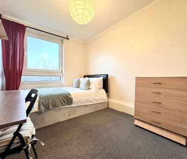 3 bedroom flat to rent - Photo 6