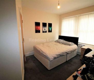 Grange Avenue - Most Bills Included, RG6 - Photo 5