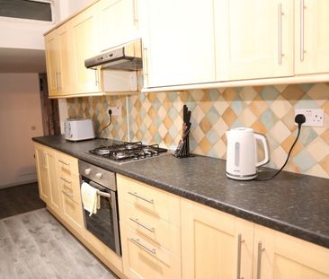 4 Bed Terraced House, Golders Rise, NW4 - Photo 3