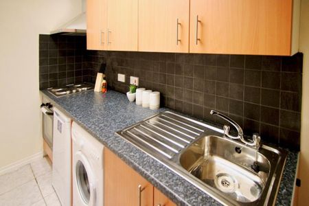 GARDEN FLAT, 242 VINERY ROAD Leeds - LS4 2LA - Photo 2