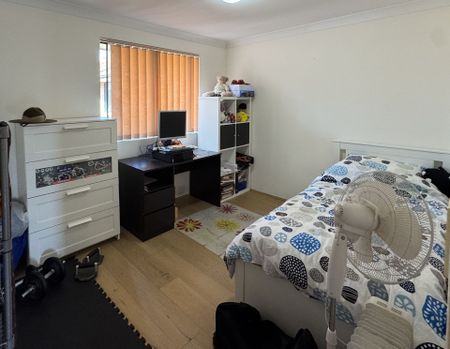 LARGE 3 BEDROOM UNIT - Photo 4