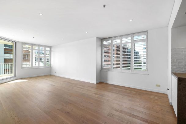 Sunlit Harbourside Apartment in an Exclusive Pyrmont Setting - Photo 1