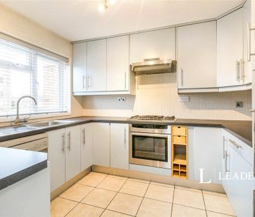 3 bedroom semi-detached house to rent - Photo 6