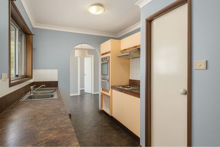 Light, Bright & Freshly Painted Home Near Schools and Shop - Photo 3