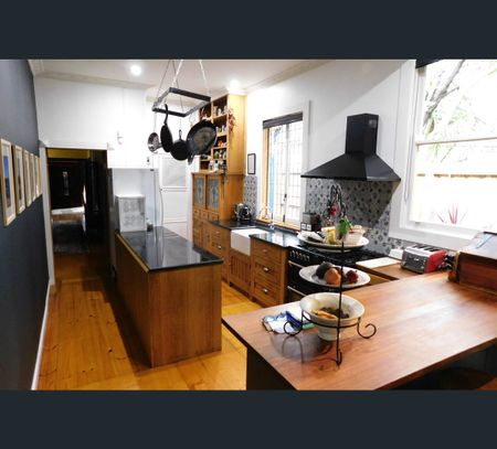 121 Crompton Street, Soldiers Hill, Vic 3350 - Photo 2