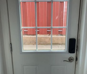 Detached Home For Lease | W9229270 - Photo 4