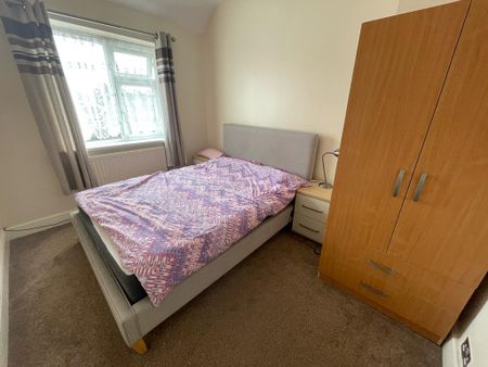 3 bedroom apartment to rent - Photo 5