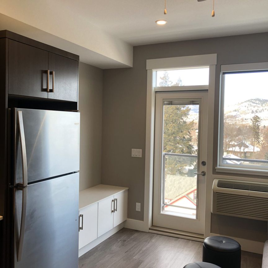 Cambridge House: Furnished Studio Suite - Photo 1