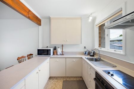 Enjoy the charm of Hamilton East with this cozy two-bedroom, single bathroom home, located in the heart of the neighborhood. - Photo 5