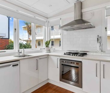 Modern & Stylish Living – Prime Location - Photo 3