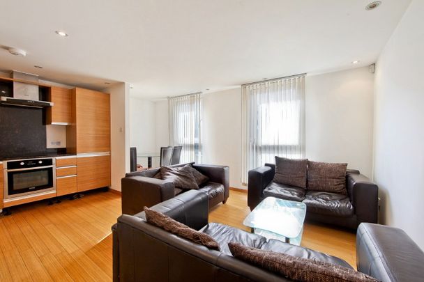 3 Bed Flat, Westferry Road, E14 - Photo 1