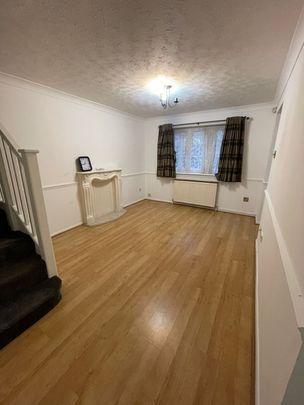 Three bedroom house with two receptions- Goodmayes Station - Photo 1