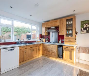 4 bedroom detached house to rent - Photo 5